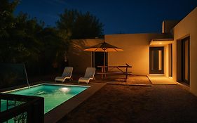 Tu escapada ideal en Mar de Ansenuza - Patio y piscina privada